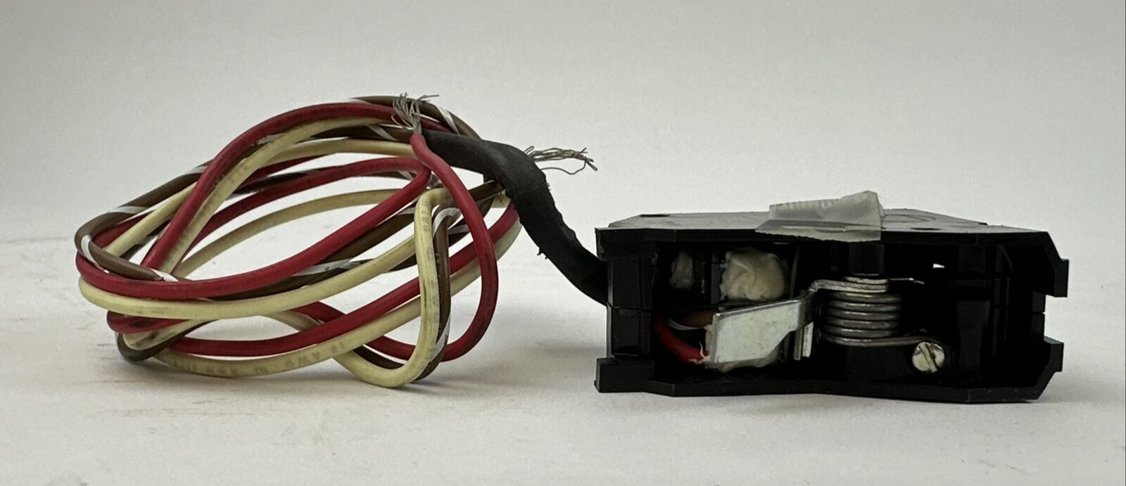 GE TFKASA2AB1 6A 240VAC 286A7734P28 AUXILIARY SWITCH F225 C/B ACCESSORY3