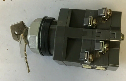 GOULD C9-21 KSS3 SELECTOR SWITCH 2POS 90DEGREE5