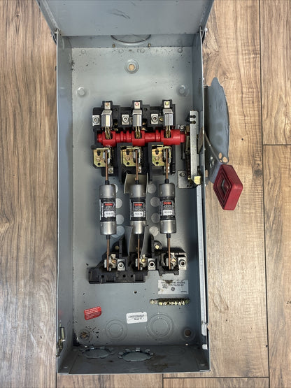 GE TH3363R MODEL 11 FUSIBLE SAFETY SWITCH 100A 600VAC 250VDC 30HP 3P TYPE 3R8