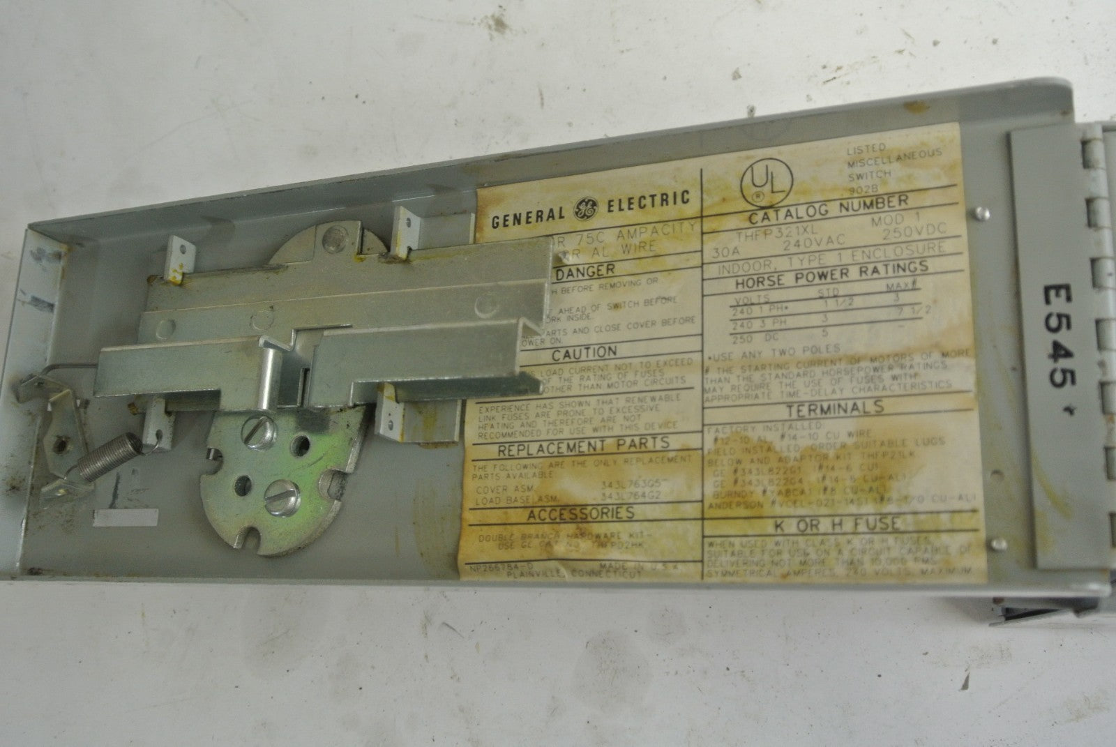 GE THFP321XL - FUSIBLE DISCONNECT / PANELBOARD SWITCH - 240VAC, 30A, 2-POLE3