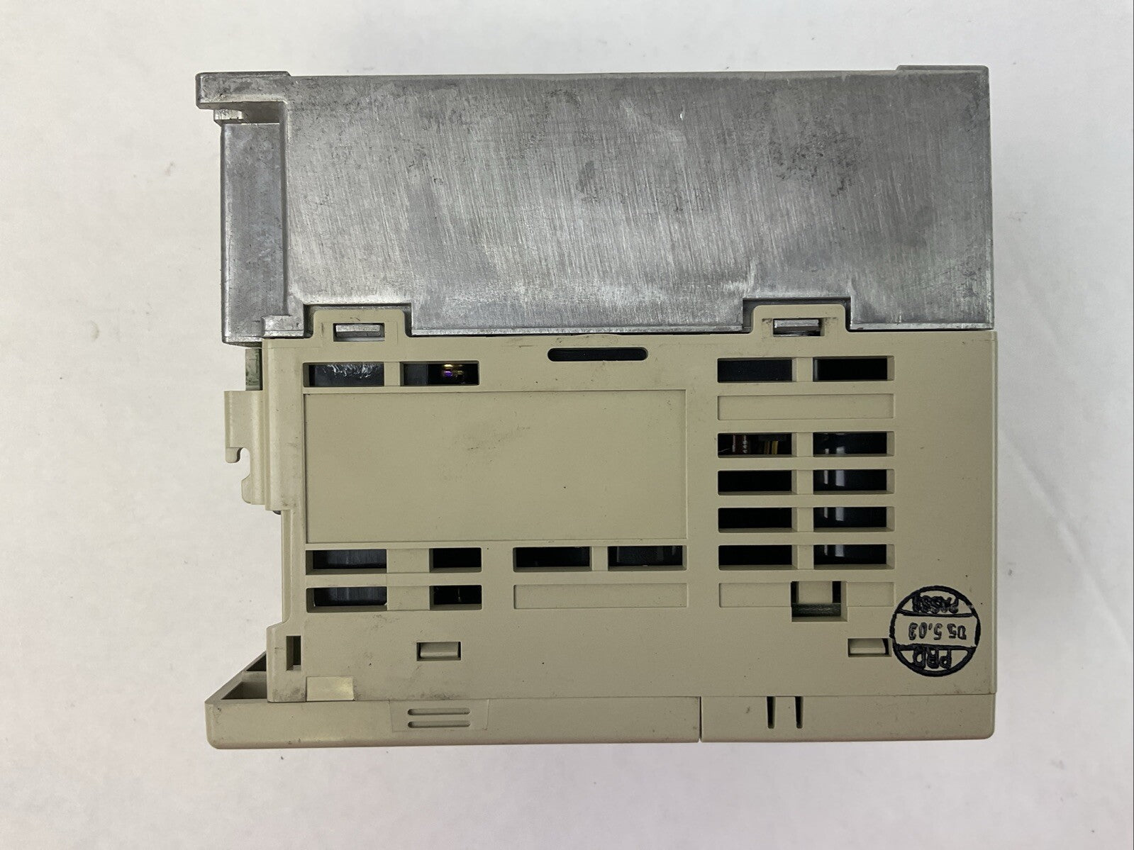 YASKAWA CIMR-V7AM20P4 AC DRIVE OUTPUT 3PH 0-230VAC 0-400HZ 3A INPUT 200-230VAC4