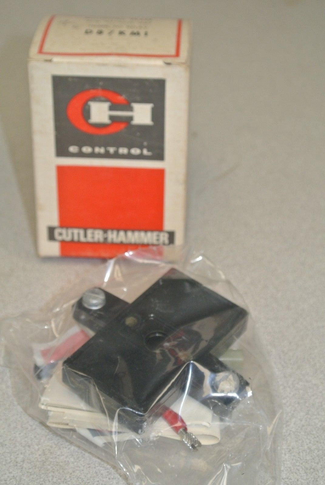 CUTLER-HAMMER D87KM1 MOUNTING PLATE to ATTACH D87 TIMER to RELAY / NEW SURPLUS2