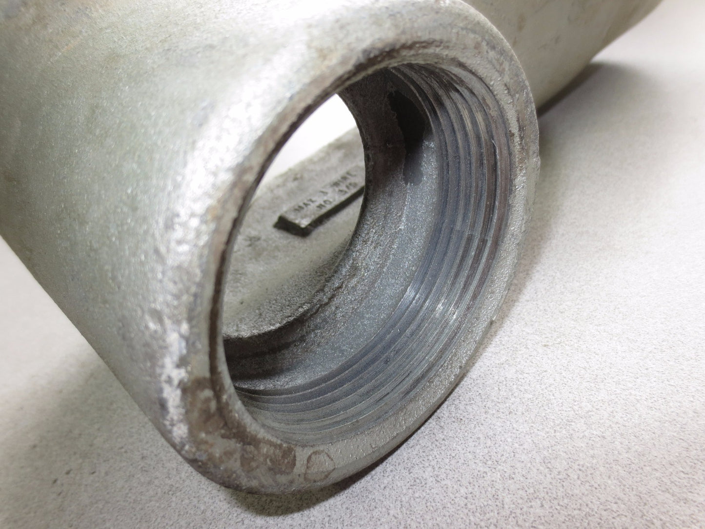 CROUSE-HINDS LB777 CONDULET OUTLET BOX, 2-1/2" + 870 COVER (NO GASKET) NEW SURPL4