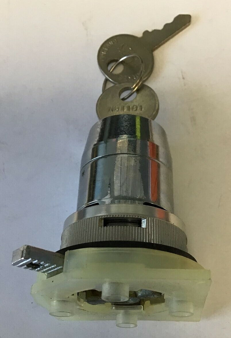 SQUARE D 9001 TS-9K5 NQ1101 SELECTOR SWITCH 3POS KEY OPERATED SER.A 7