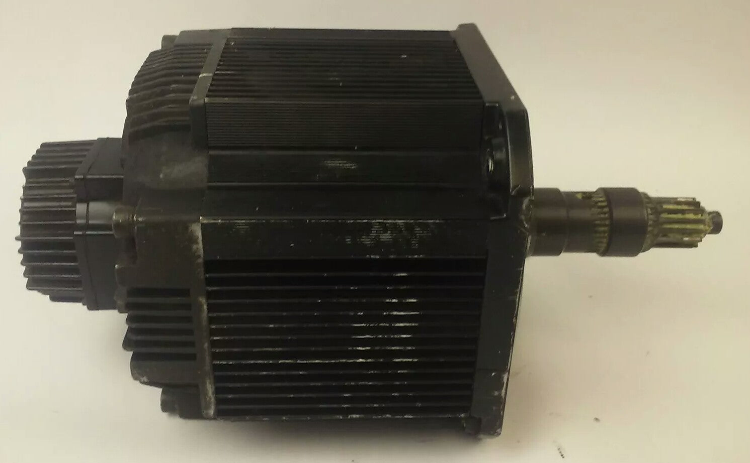 YASKAWA SGMDH-45A2B-YR15 AC SERVO MOTOR, 4500W, 200V, 32.4A, 28.4Nm,UTSAE-B17BBF6