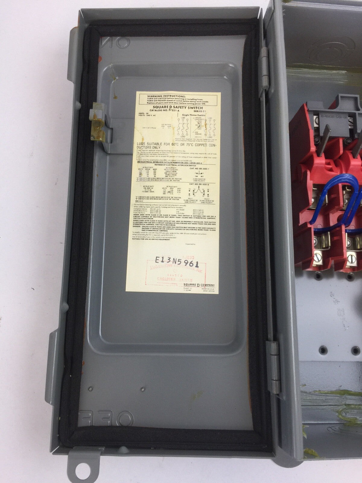 SQUARE D H321A FUSIBLE SAFETY SWITCH SERIES E1 240VAC 30A 7.5HP 3 POLE 7