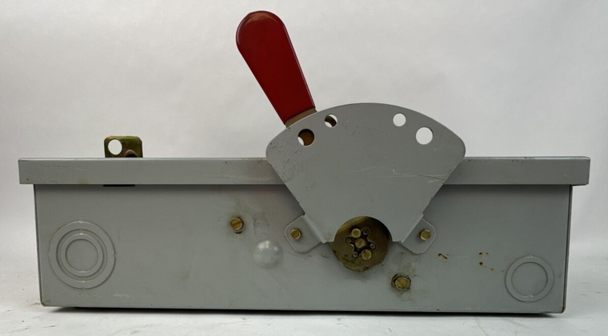 GE TG4322 FUSIBLE SAFETY SWITCH MOD 8 60A 240VAC 3PH 15HP 250VDC 10HP 3P TYPE 12