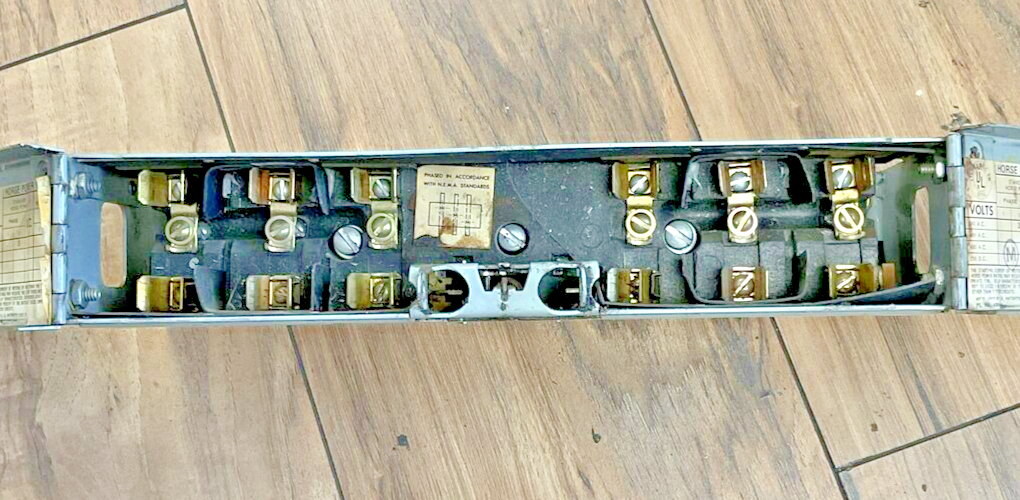 ITE V2A3211 PANELBOARD SWITCH 30A 250V 3POLE 3PH 7 1/2HP11