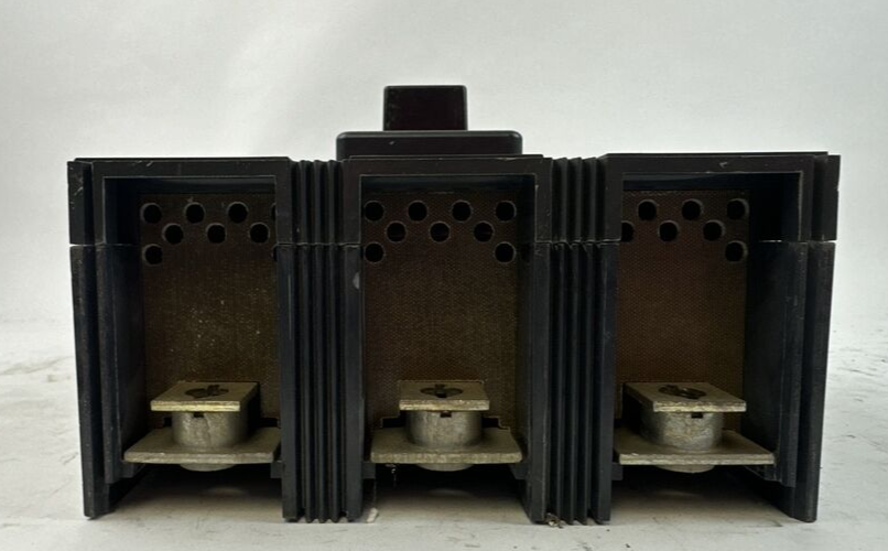 CUTLER HAMMER LCL3400F CURRENT LIMITING BREAKER 3P 600VAC 400A NO TRIP PLUG3