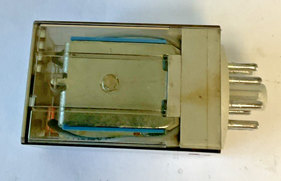 ALLEN BRADLEY 700-HA32Z24 SER D  RELAY  250VAC 10A 30VDC****LOTOF2****5