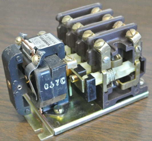 SYLVANIA 7303 3M4W-76 TYPE PM AC RELAY / 110-120V / 4 N.O. / NEW SURPLUS0