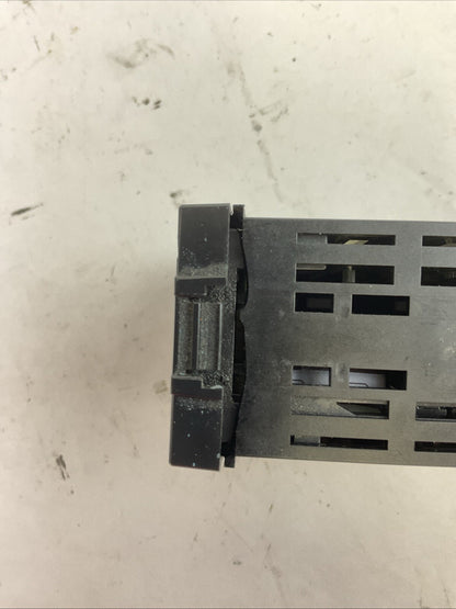 OMRON E5EN-R3MT-500 TEMPERATURE CONTROLLER 100-240VAC 50/60HZ 10VA6