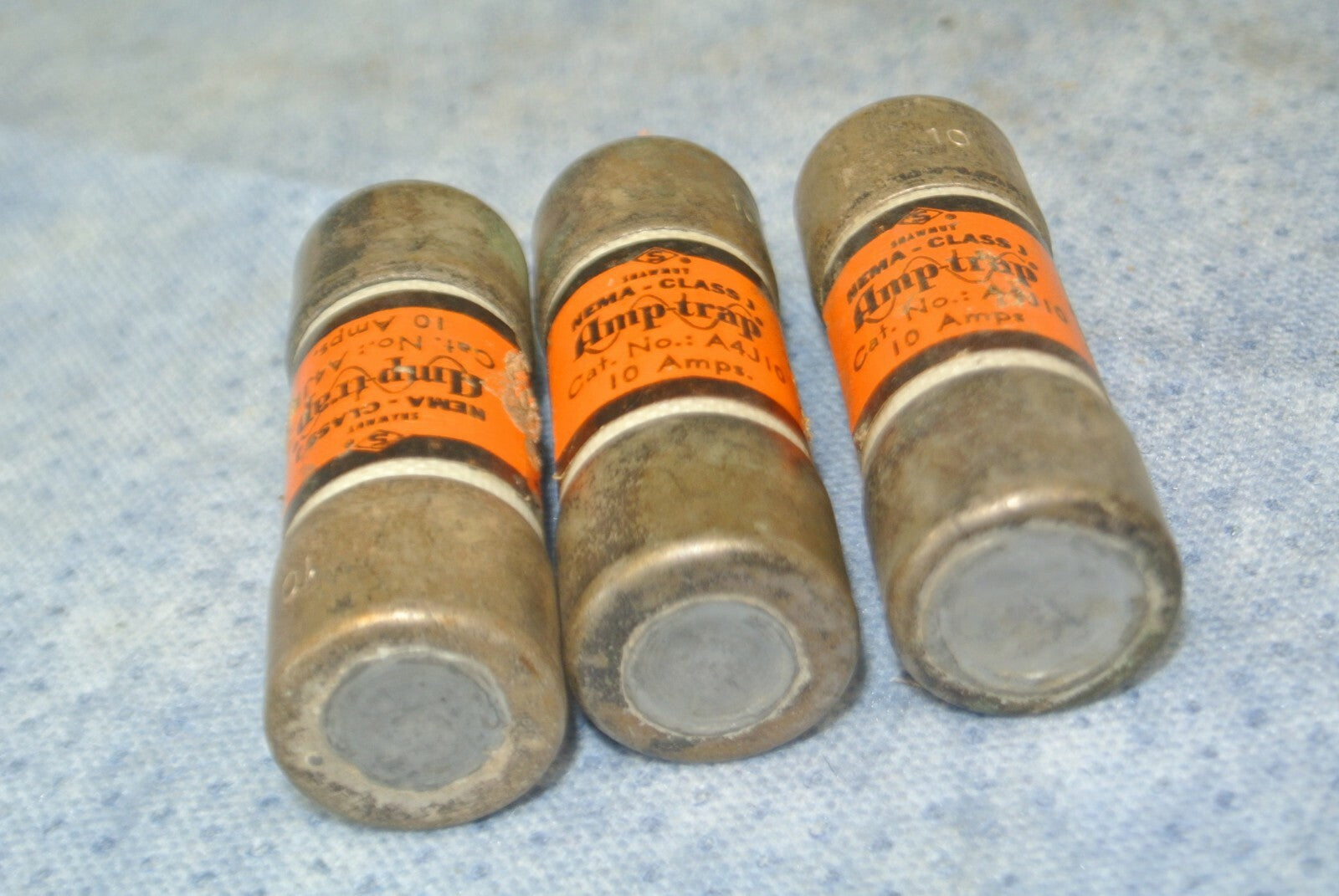 LOT of 3 / GOULD-SHAWMUT A4J10 AMP-TRAP® FUSE / 10A / 600V2