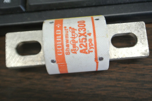 GOULD-SHAWMUT A25X300 TYPE 4 SEMICONDUCTOR FUSE / 300A / 250VAC / NEW SURPLUS0