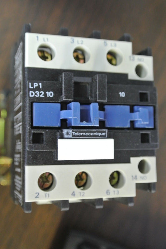TELEMECANIQUE LP1 D3210BD - CONTACTOR  24VDC, 15kW/400V, 20HP/460V - NEW SURPLUS0