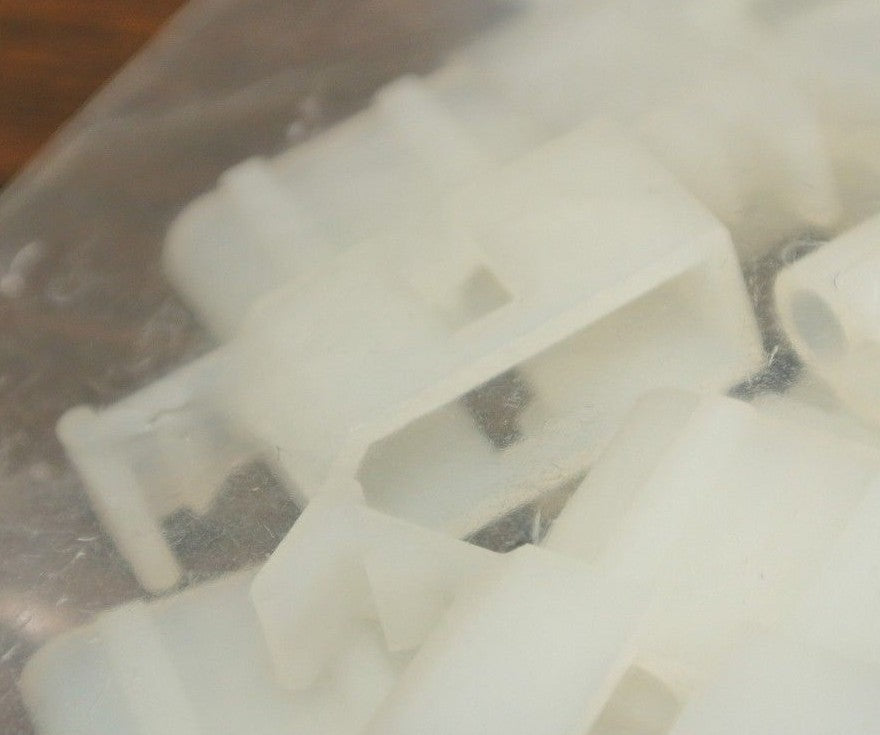 LOT of 50 WALDOM / MOLEX 03-06-2041 / CONNECTOR PLUG 4-POS / .062 PANEL MOUNT3