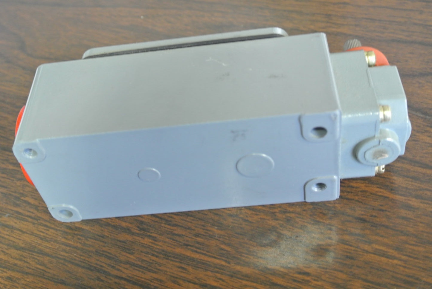 CUTLER-HAMMER 10316H2372C - OILTIGHT LIMIT SWITCH - 1 N.O., 1 N.C. - NEW SURPLUS6