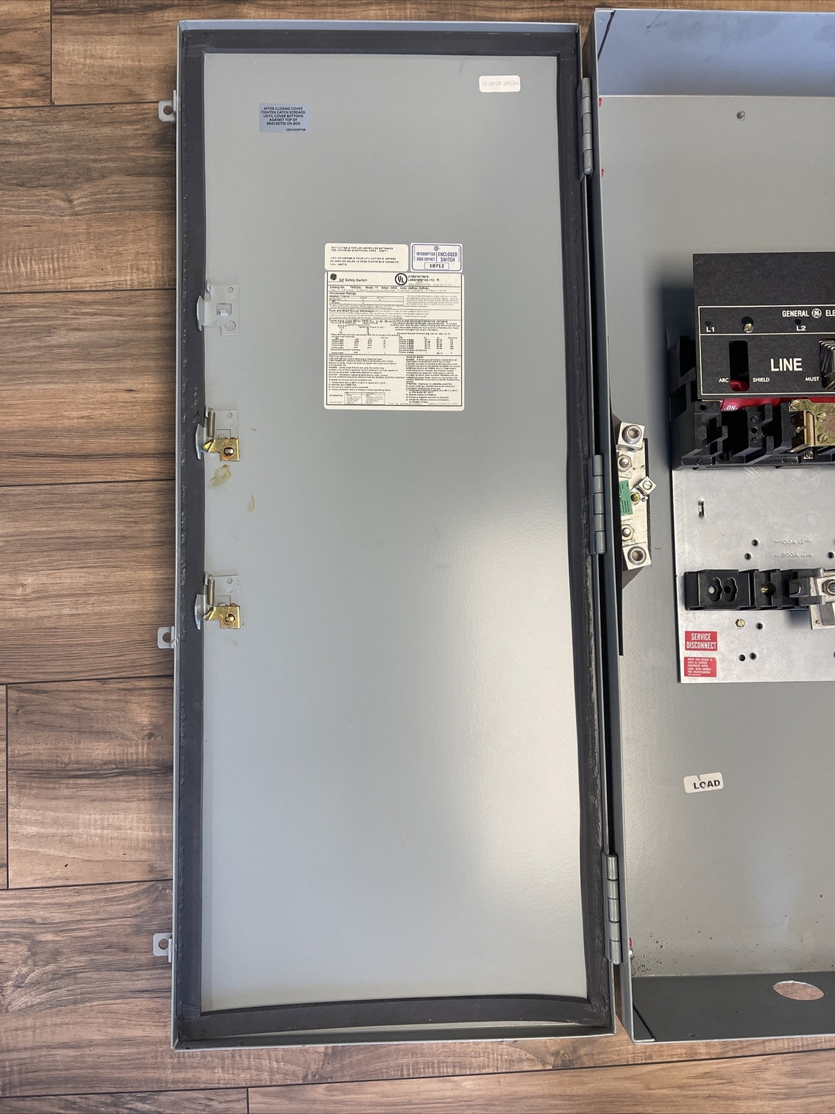 GE TH3224J MODEL 11 FUSIBLE SAFETY SWITCH 200A 240VAC 250VDC 60HP 2P TYPE 1,5,127