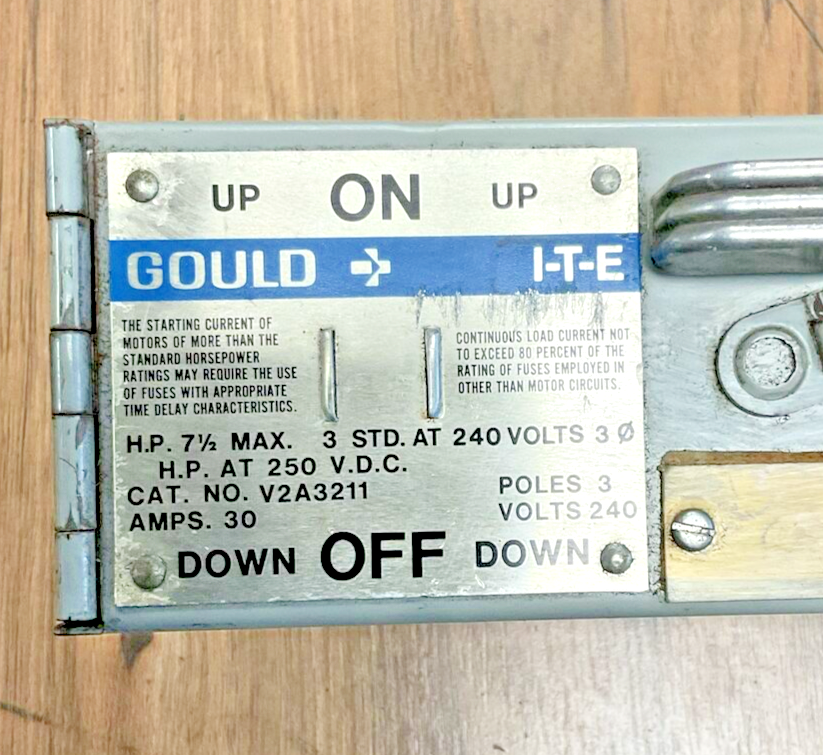GOULD / ITE V2A3211 TWIN PANELBOARD SWITCH HP 7 1/2 240V/250VDC 3POLE 30A 3PH1