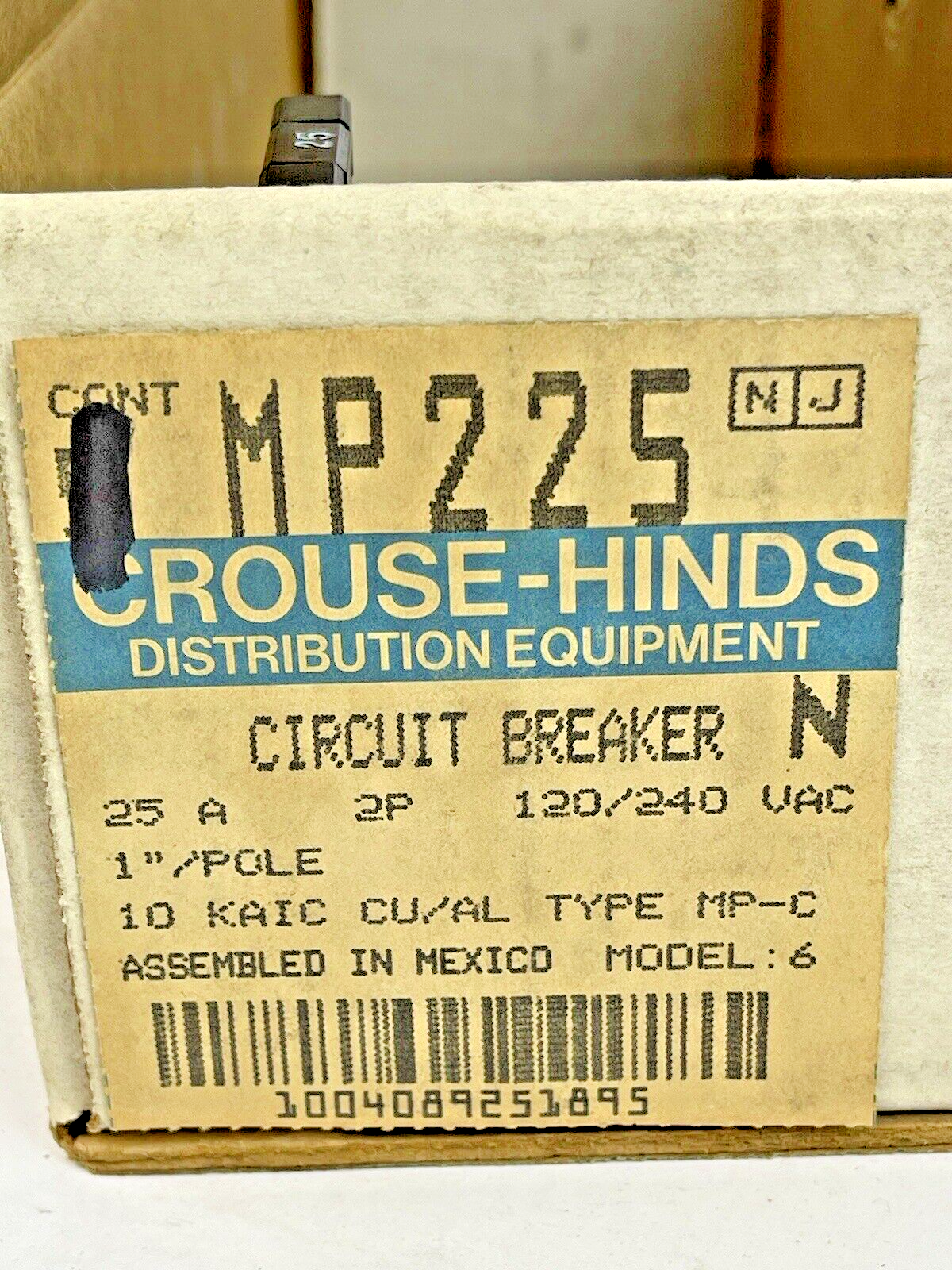 CROUSE-HINDS *BOX OF 1* - MP225 - 2 POLE, 25 A, 240 VAC CIRCUIT BREAKER1