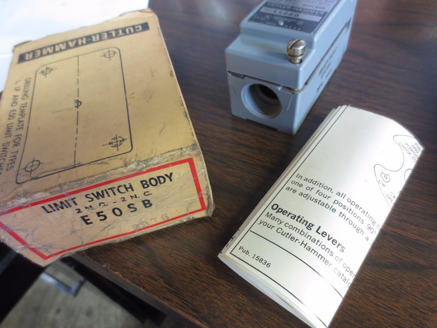 CUTLER-HAMMER E50SB LIMIT SWITCH BODY - 2 N.O., 2 N.C. 600VAC - NEW SURPLUS4