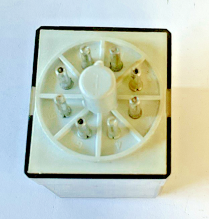 ALLEN BRADLEY 700-HA32Z24 SER D  RELAY  250VAC 10A 30VDC****LOTOF2****7