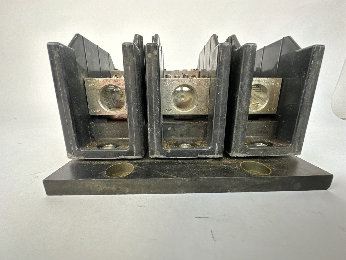 BUSSMANN PDB370-3 POWER DISTRIBUTION BLOCK 3POLE 600V 310A5