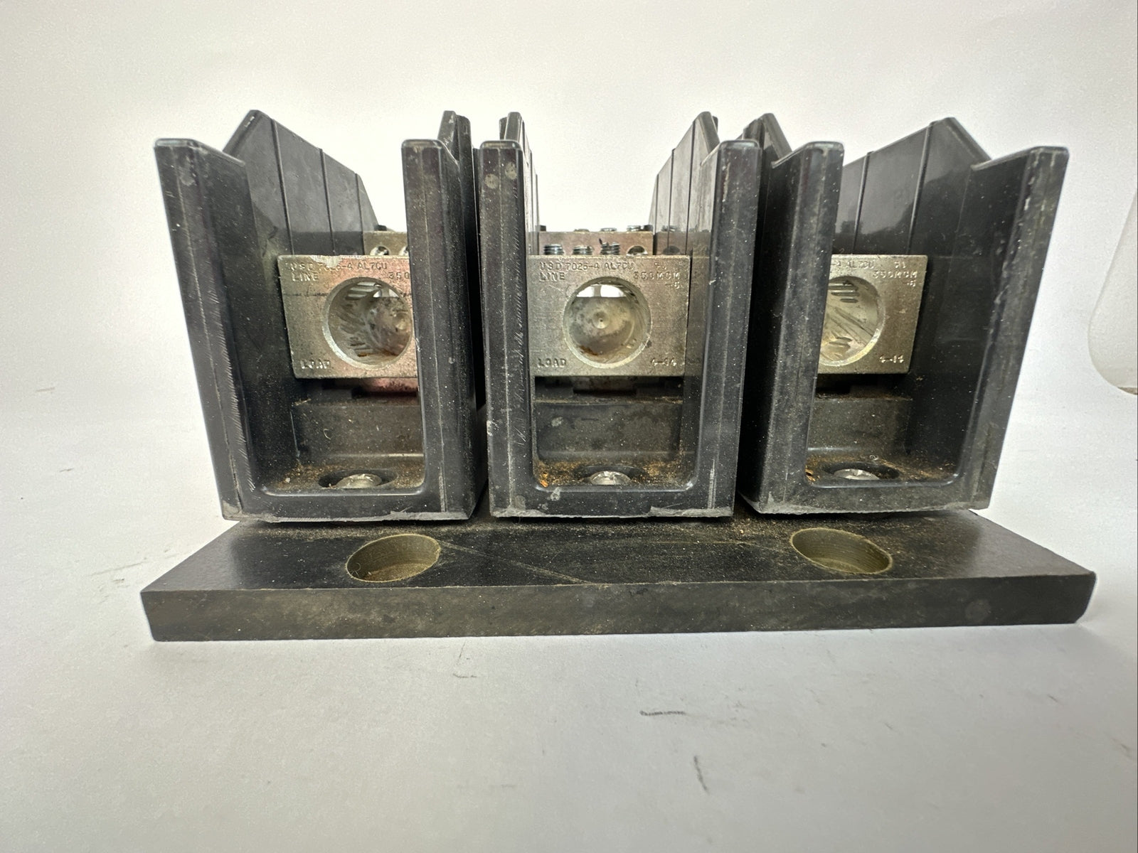 BUSSMANN PDB370-3 POWER DISTRIBUTION BLOCK 3POLE 600V 310A5