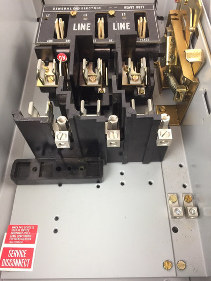 GE TH3322J SAFETY SWITCH 60A 240VAC  250VDC 3 FUSES 8
