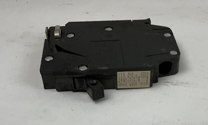 CROUSE HINDS MH30 CIRCUIT BREAKER 30A 120/240VAC 1POLE MODEL4 ***LOTOF20***7