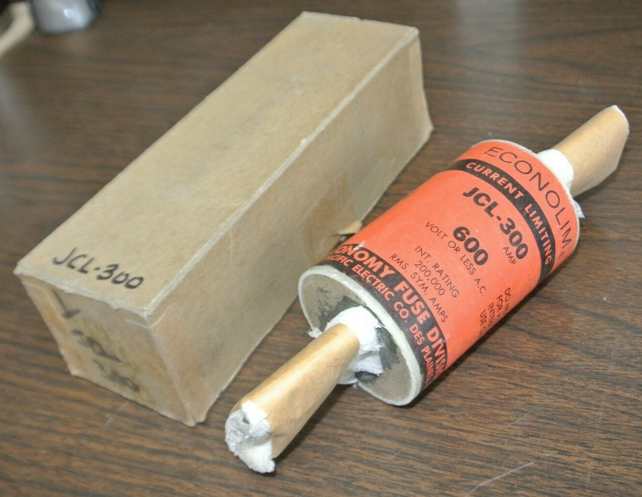 ECONOMY / FEDERAL PACIFIC ELECTRIC / JCL-300 FUSE / 300A / 600V / NEW SURPLUS0