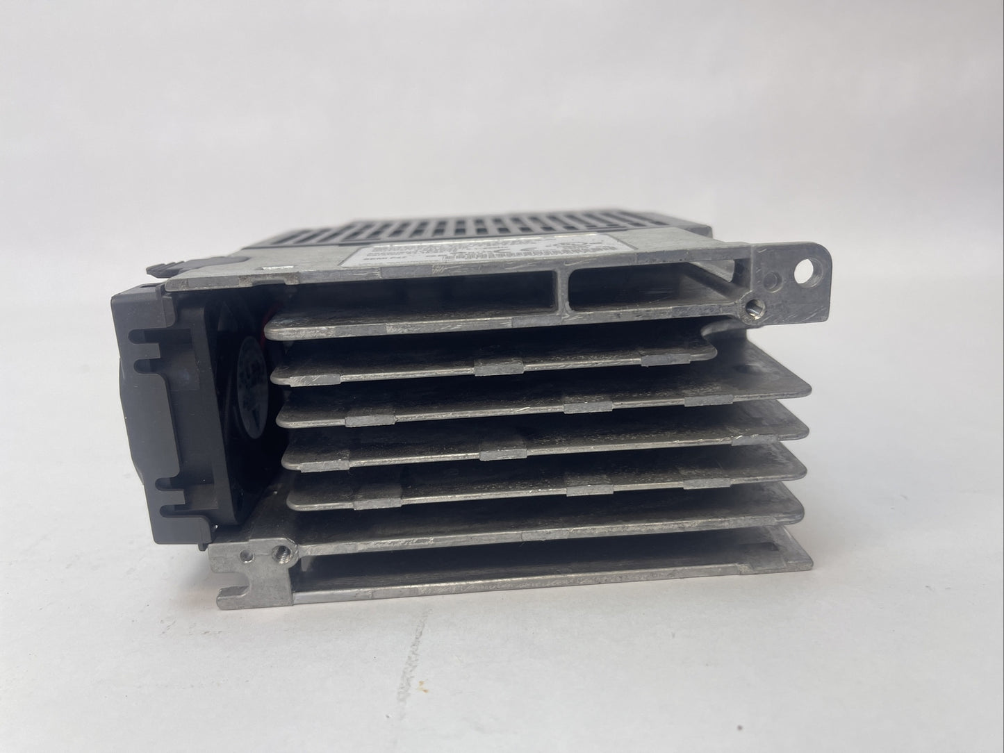 DELTA VFD015E23A VARIABLE FREQUENCY DRIVE OUTPUT 0-240VAC 7.5A 2.9KVA INPUT 200-3