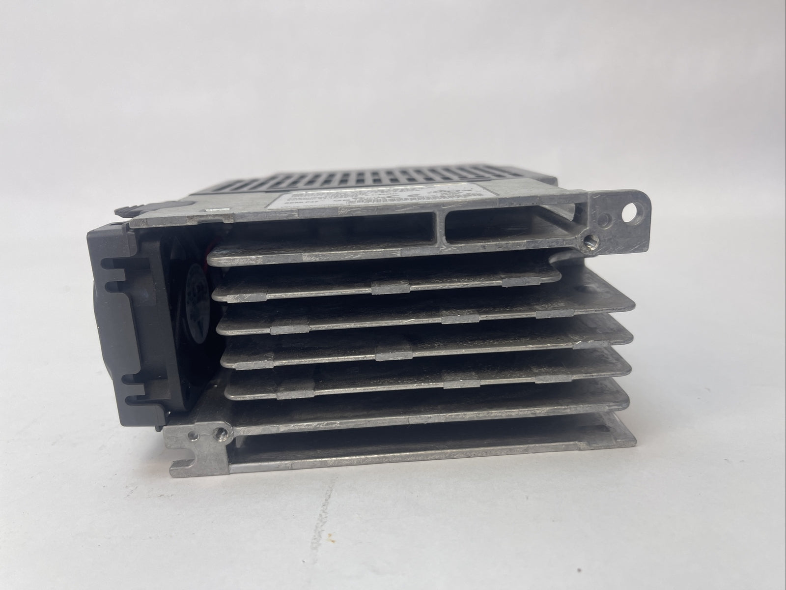 DELTA VFD015E23A VARIABLE FREQUENCY DRIVE OUTPUT 0-240VAC 7.5A 2.9KVA INPUT 200-3