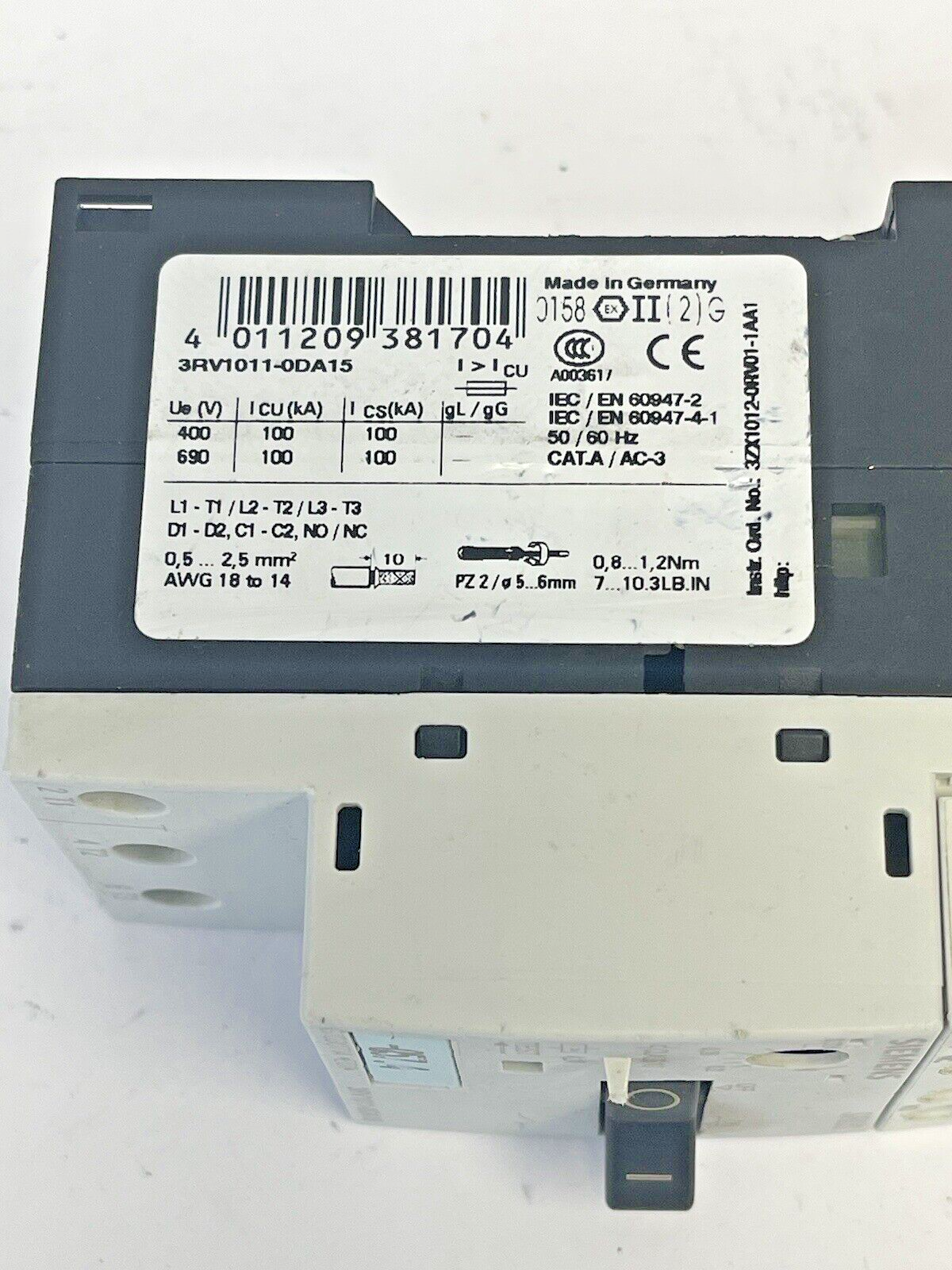 SIEMENS - 3RV1011-0DA15 & 3RV1901-1E-CIRCUIT BREAKER W/ SWITCH TRANSVERSE5