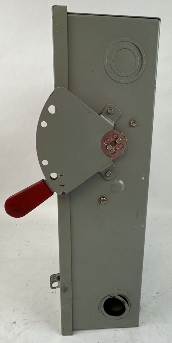 GE TG4323 FUSIBLE SAFETY SWITCH MOD 6 100A 240VAC 3PH 30HP 250VDC 20HP 3P TYPE 12