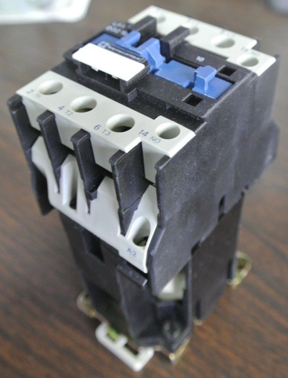TELEMECANIQUE LP1 D3210BD - CONTACTOR  24VDC, 15kW/400V, 20HP/460V - NEW SURPLUS2