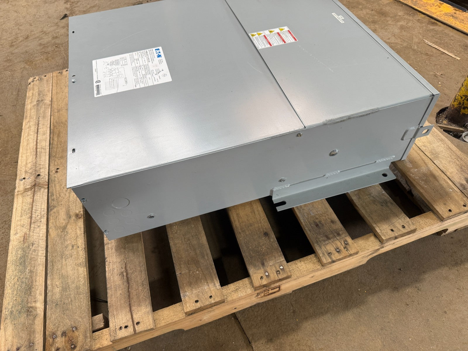 MINI POWER CENTER P48G28T1518CUB PRI VOLTS 480 DELTA SEC VOLTS 208Y/120 15KVA1