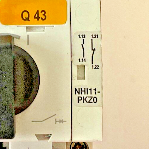 MOELLER PKZM0-6.3 CIRCUIT BREAKER SER.02 600VAC W/NHI11-PKZ0 AUX CONTACT2