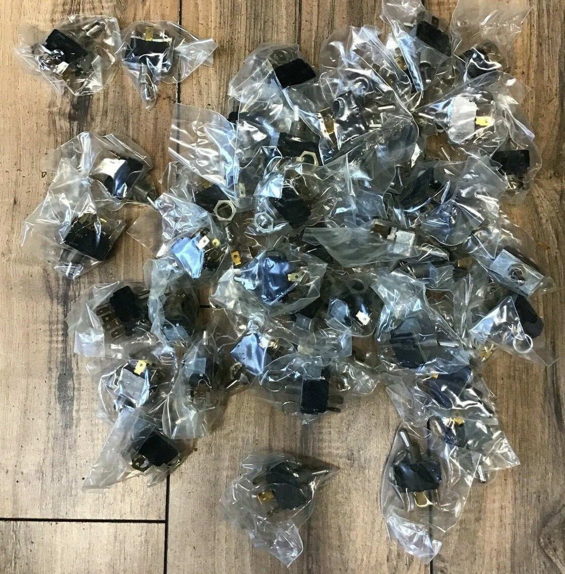 EATON 7592K8 SELECTOR SWITCH 3A 250VAC ***LOTOF50***6