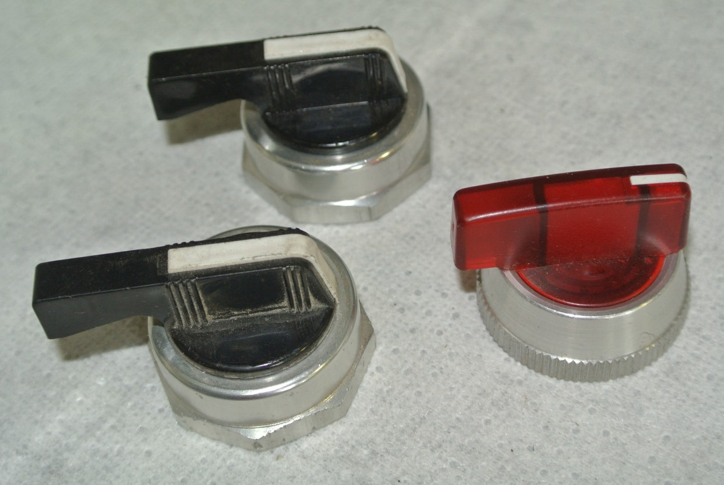 3-POSITION SELECTOR SWITCH KNOBS (ONLY) - 2 BLACK, ONE RED - 3-POSITION1