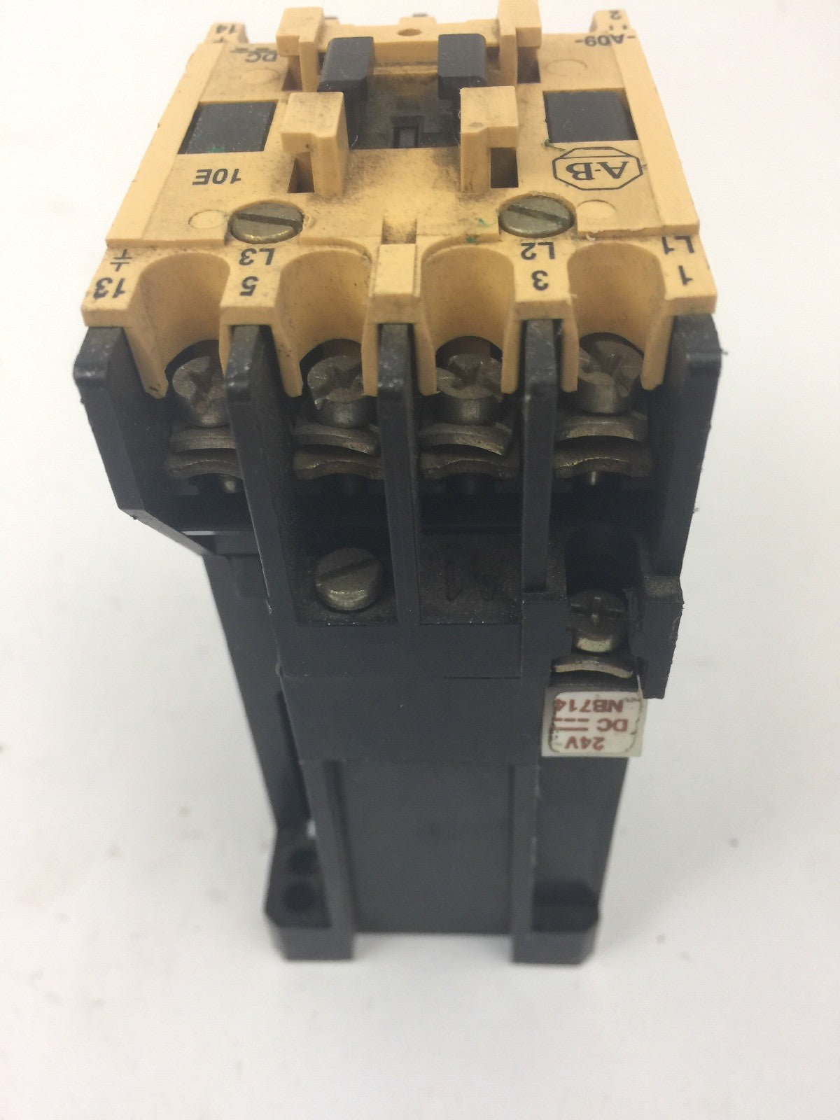 ALLEN BRADLEY 100-A09NZ*3 CONTACTOR SER B 600VAC 9A NB174 COIL 24VDC 6