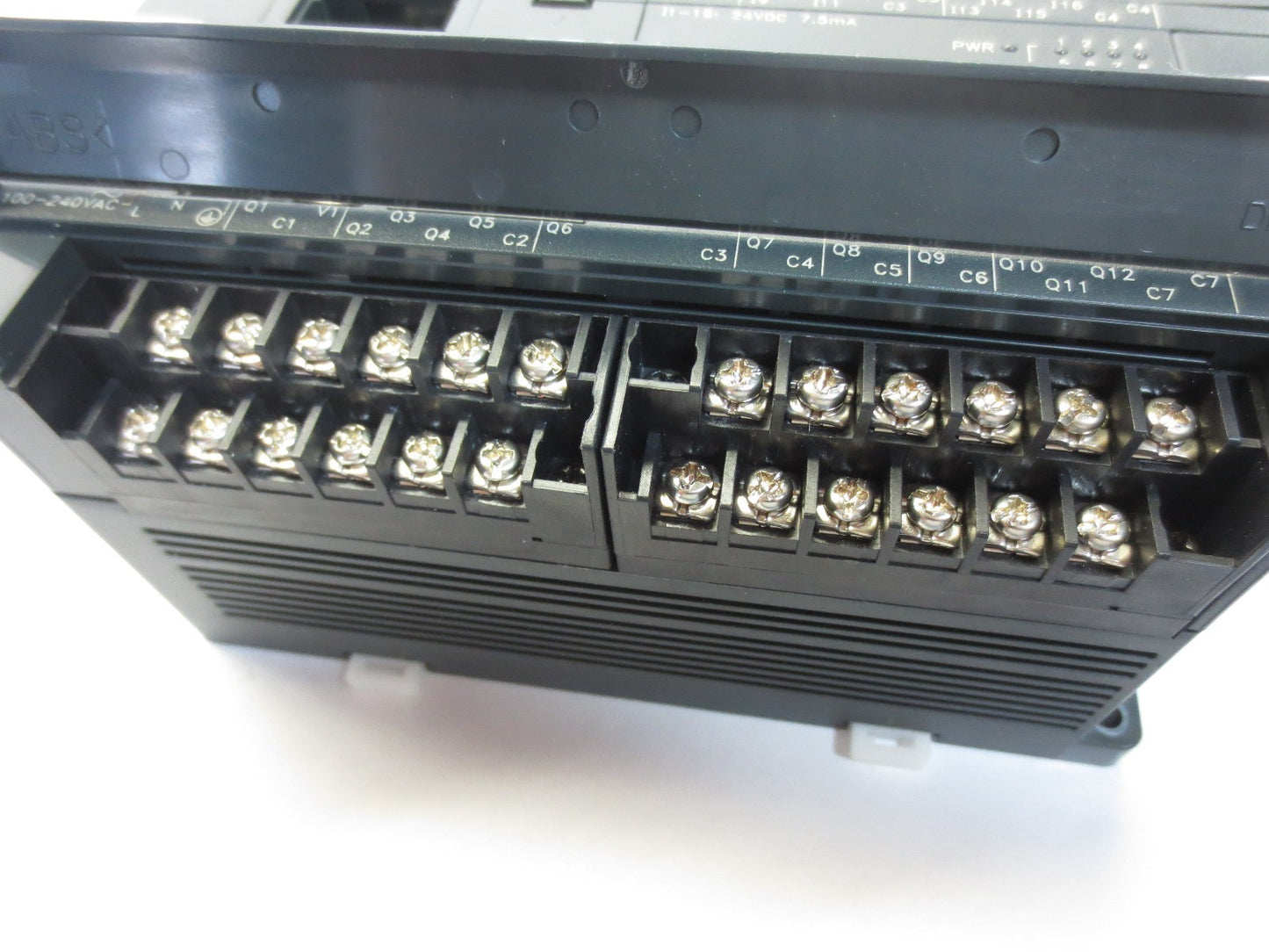 GE FANUC IC200UDR005-BG VERSAMAX MICRO CONTROLLER 24VDC2