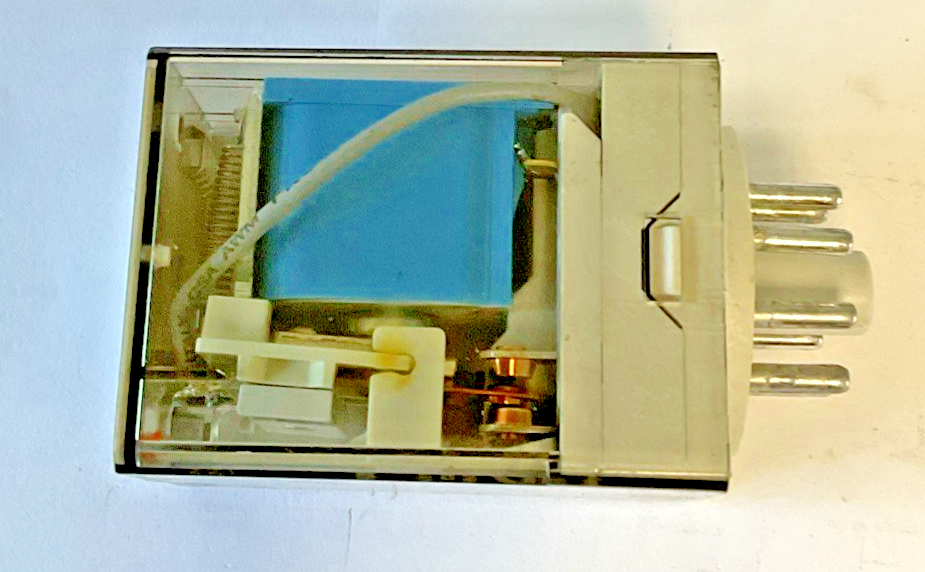 ALLEN BRADLEY 700-HA32Z24 SER D  RELAY  250VAC 10A 30VDC****LOTOF2****6