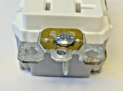 LEGRAND 2097W GFCI DUPLEX RECEPTACLE 20A 125VAC 60HZ RADIANT****LOTOF5****7