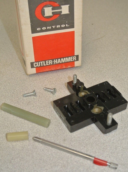 CUTLER-HAMMER D87KM1 MOUNTING PLATE to ATTACH D87 TIMER to RELAY / NEW SURPLUS0