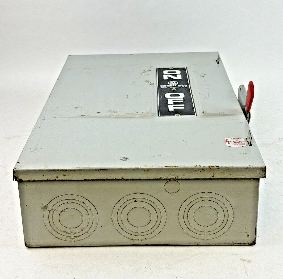 GE - TGN3324 MODEL 6 - SAFETY SWITCH NON-FUSIBLE - 200A/ 240VAC/ 3 POLE/ TYPE 18