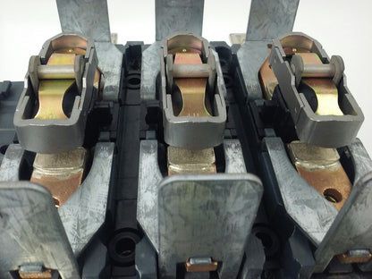 TELEMECANIQUE LC1F330 CONTACTOR,3PH,600VAC, 370A, 250HP, 120/127V 40/400HZ COIL5