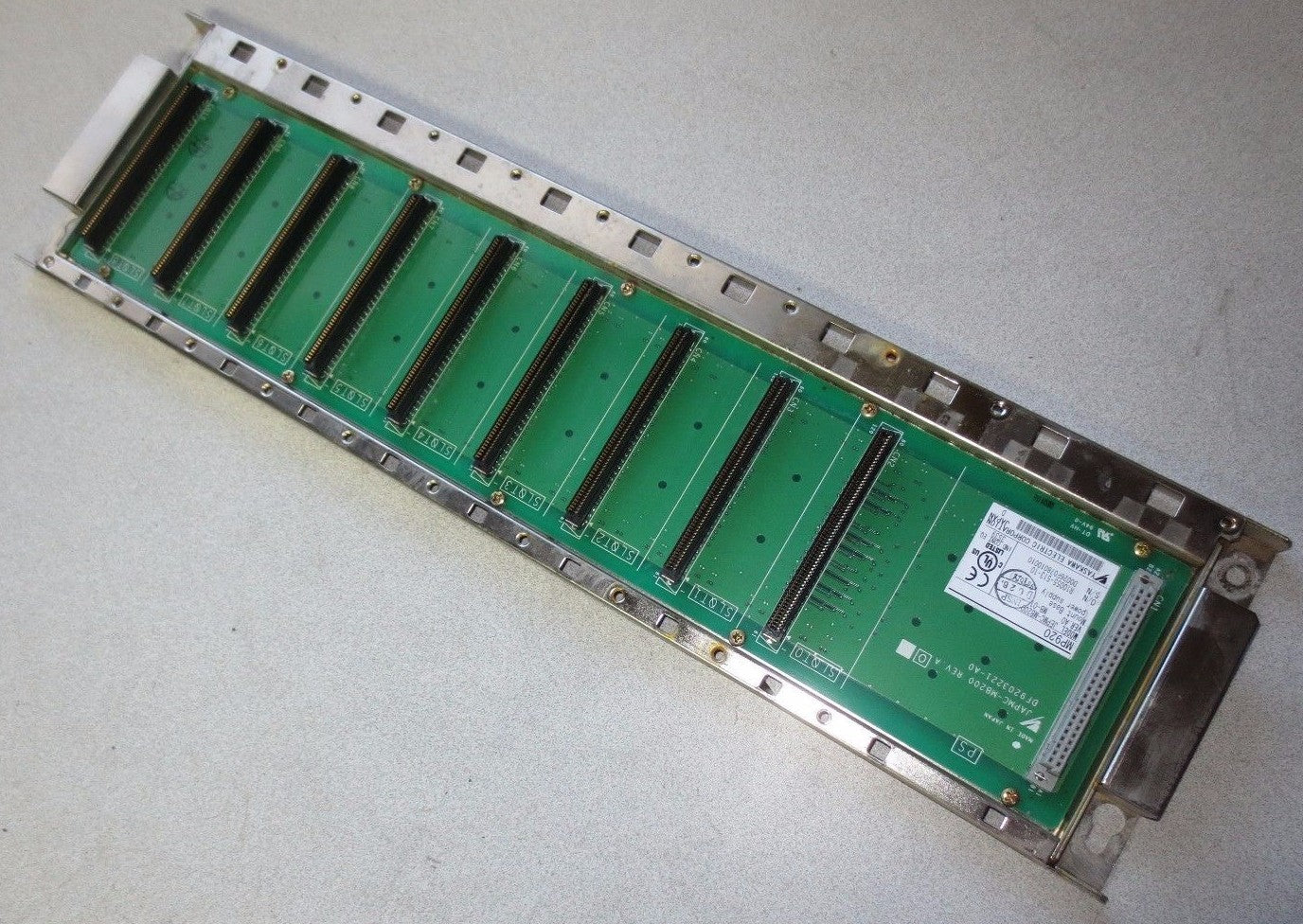 YASKAWA MP920 JAPMC-MB200 Rev. A JEPMC-MB200 9-SLOT MOUNT BASE / BACKPLANE MB-012