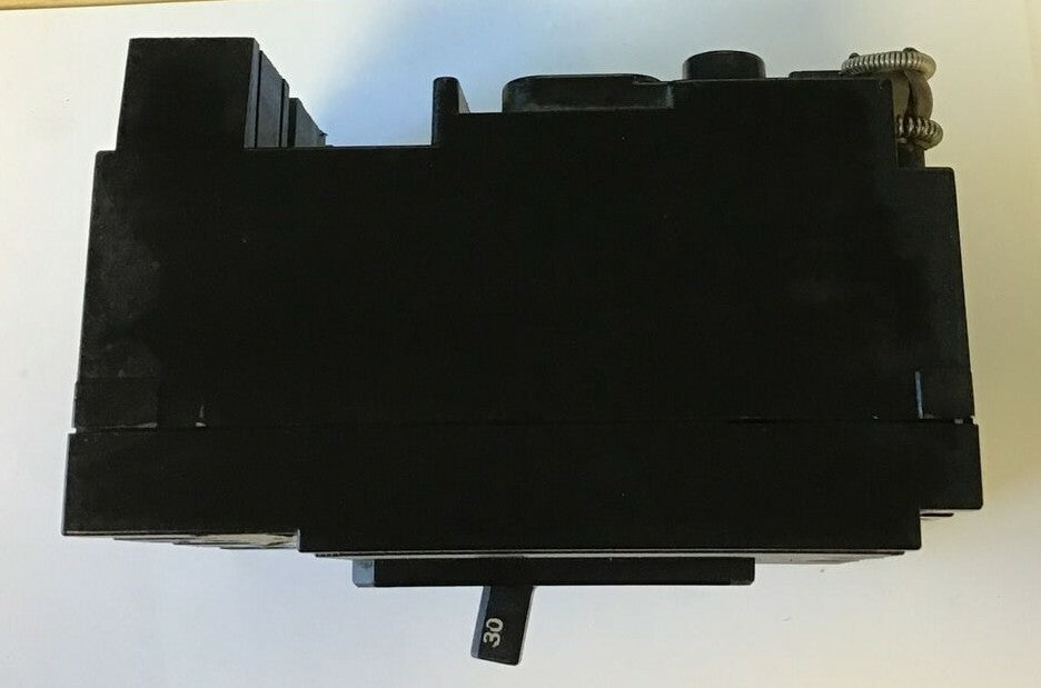 ITE EE3-M030 CIRCUIT BREAKER 125/250VDC 240VAC 30A 3POLE 2