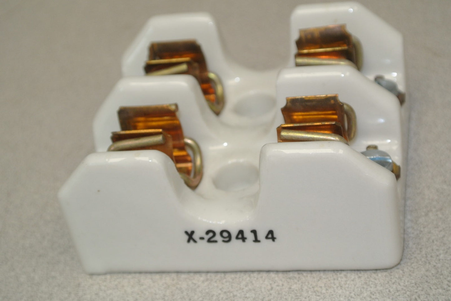 ALLEN-BRADLEY 1491-N122 CERAMIC FUSE BLOCK 30A, 250V, 2-POLE - NEW SURPLUS 2